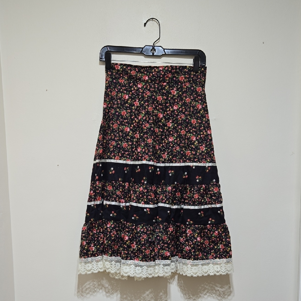 LaBomba Vintage Floral Print Prairie Skirt With Lace Trim